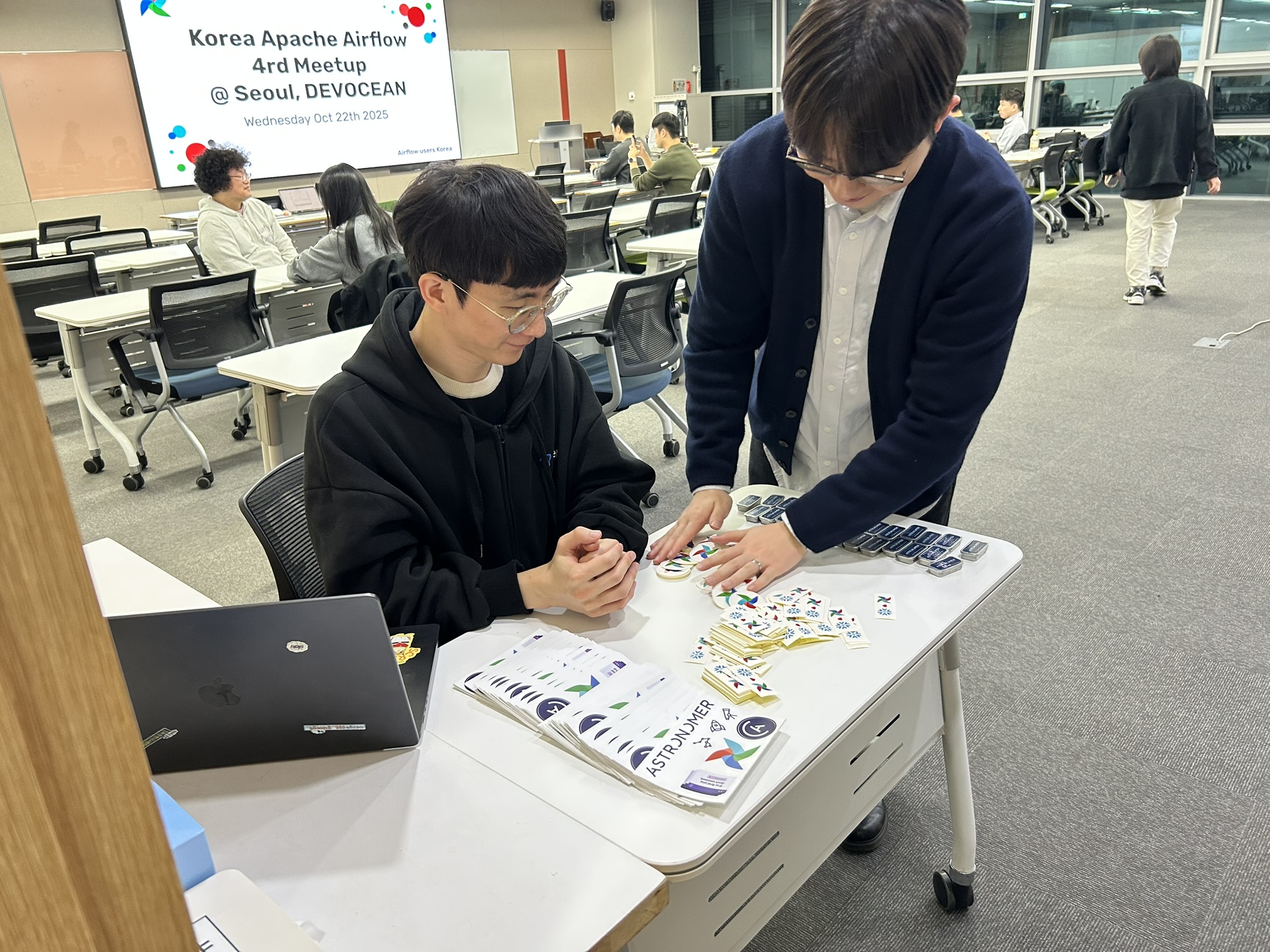 체크인 담당 건우 님 & 발표자 담당 원석 님